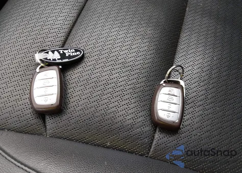 2017 Hyundai Elantra Limited z USA, uszkodzony, nr VIN KMHD84LF2HU301032